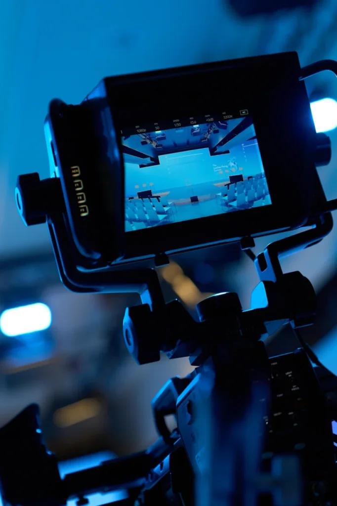 Cámara de video profesional grabando evento