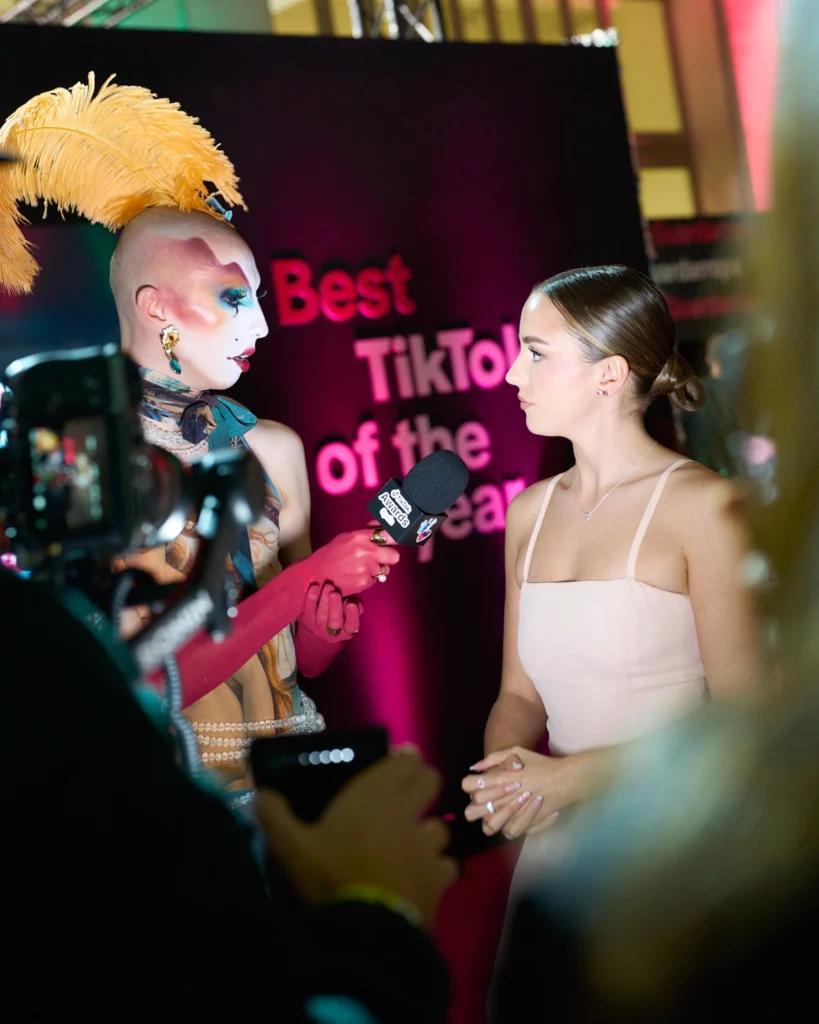 Entrevista a drag queen en TikTok Awards
