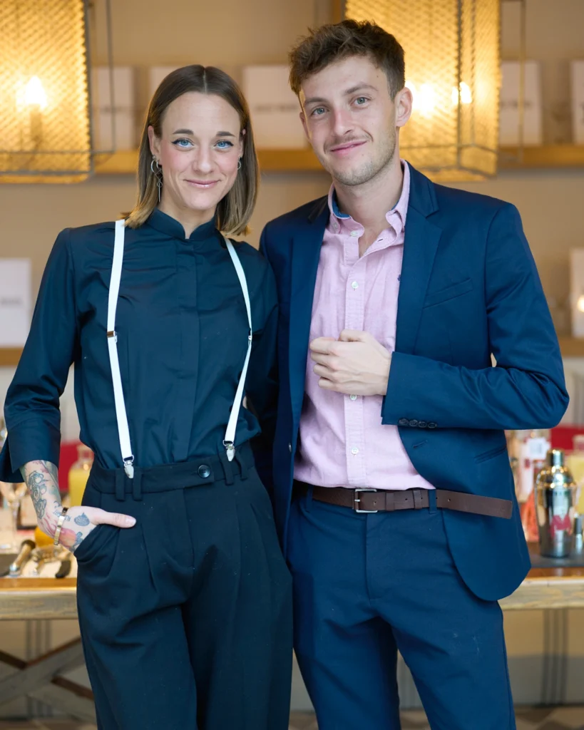 Retrato de pareja joven profesional en evento